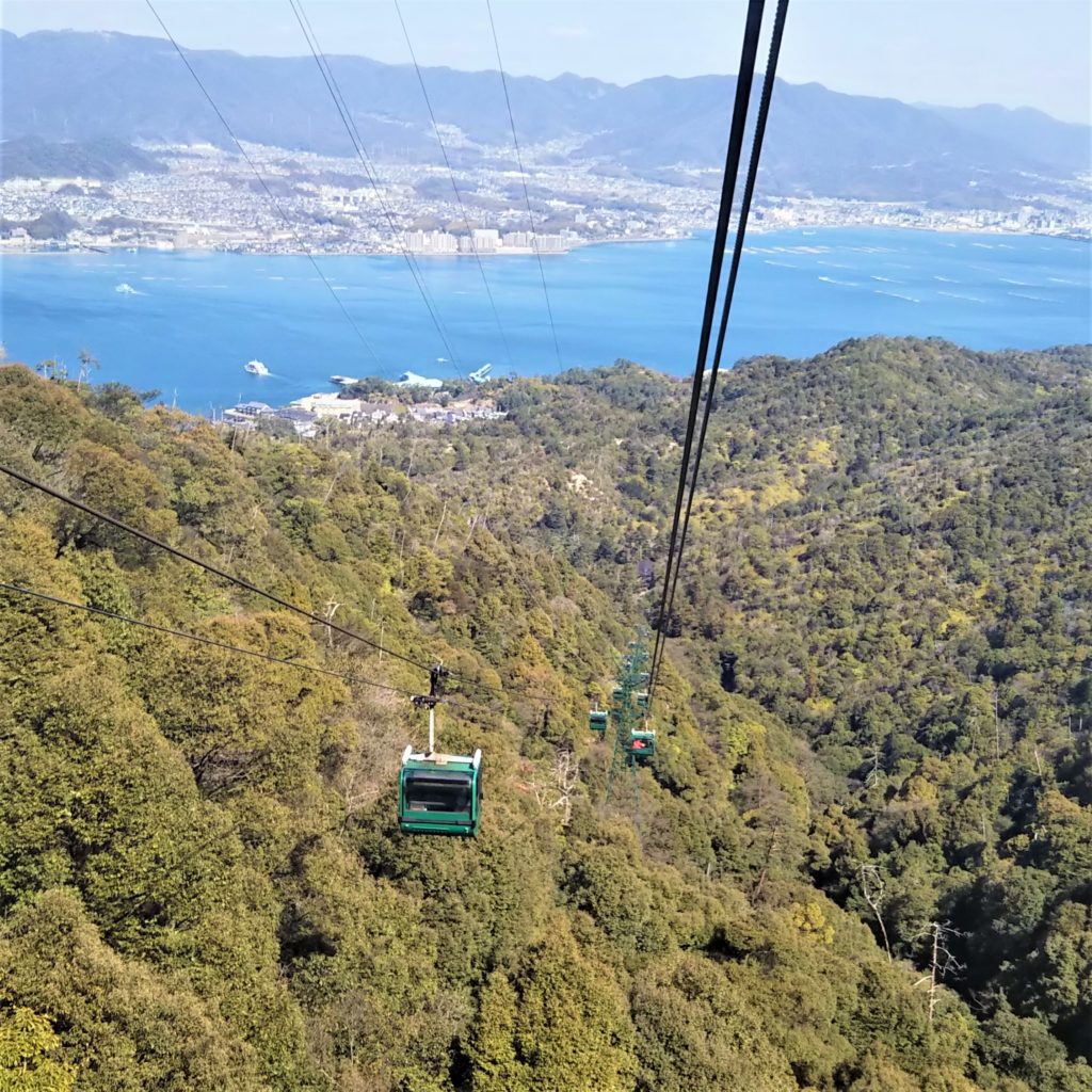 Circulating ropeway from Momijidani to Kayatani on Mt. Misen