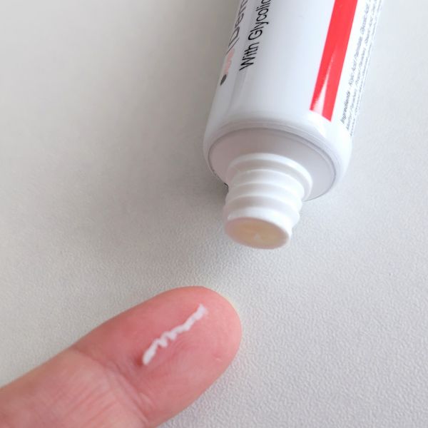 Demelan Cream texture on finger